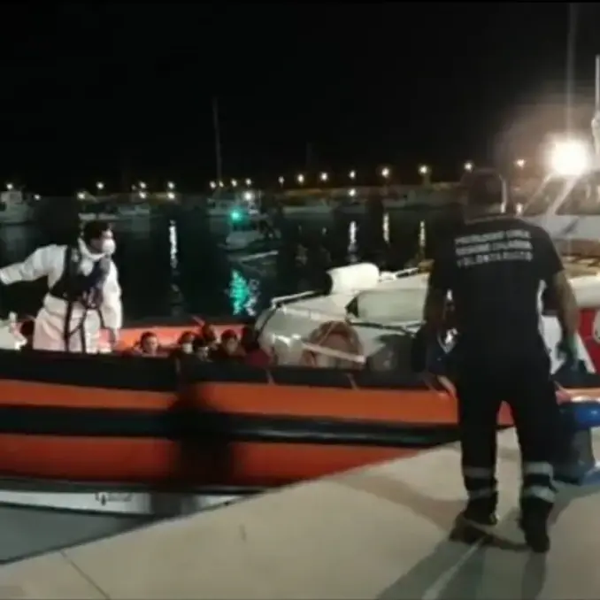 Roccella, riprendono gli sbarchi: 39 migranti salvati nella notte\n
