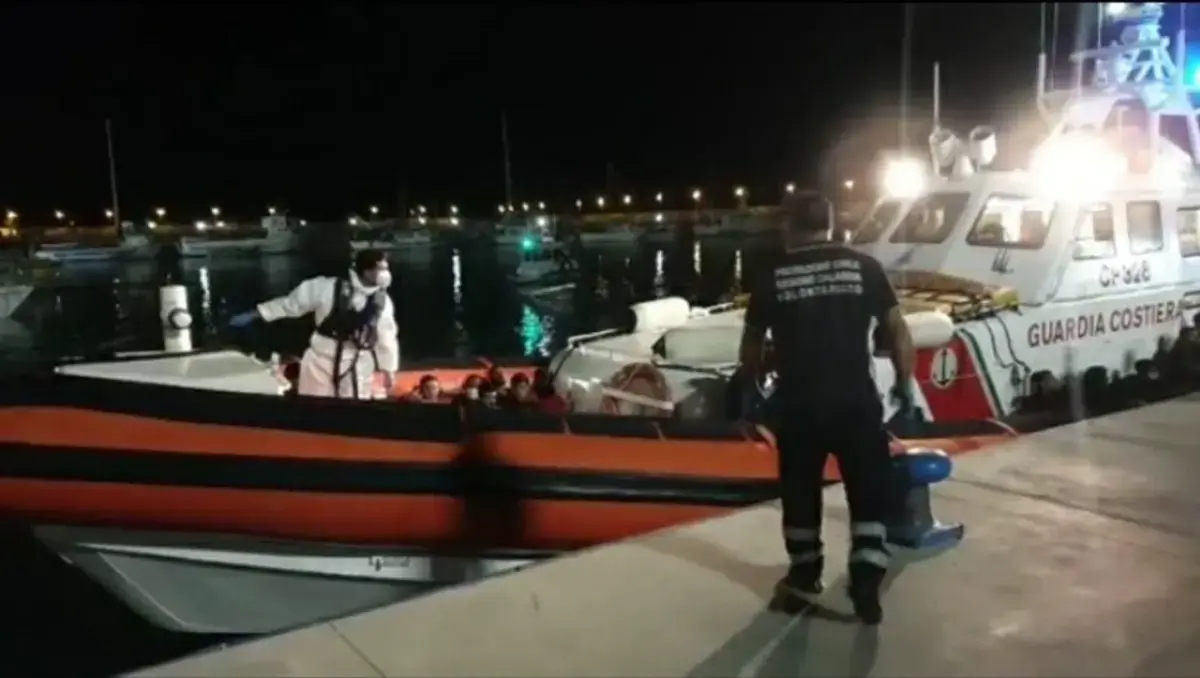 Roccella, riprendono gli sbarchi: 39 migranti salvati nella notte\n