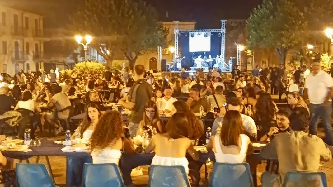 Tipici piaceri mamertini,\u00A0Oppido fa squadra nel segno della tradizione e della solidarietà\n