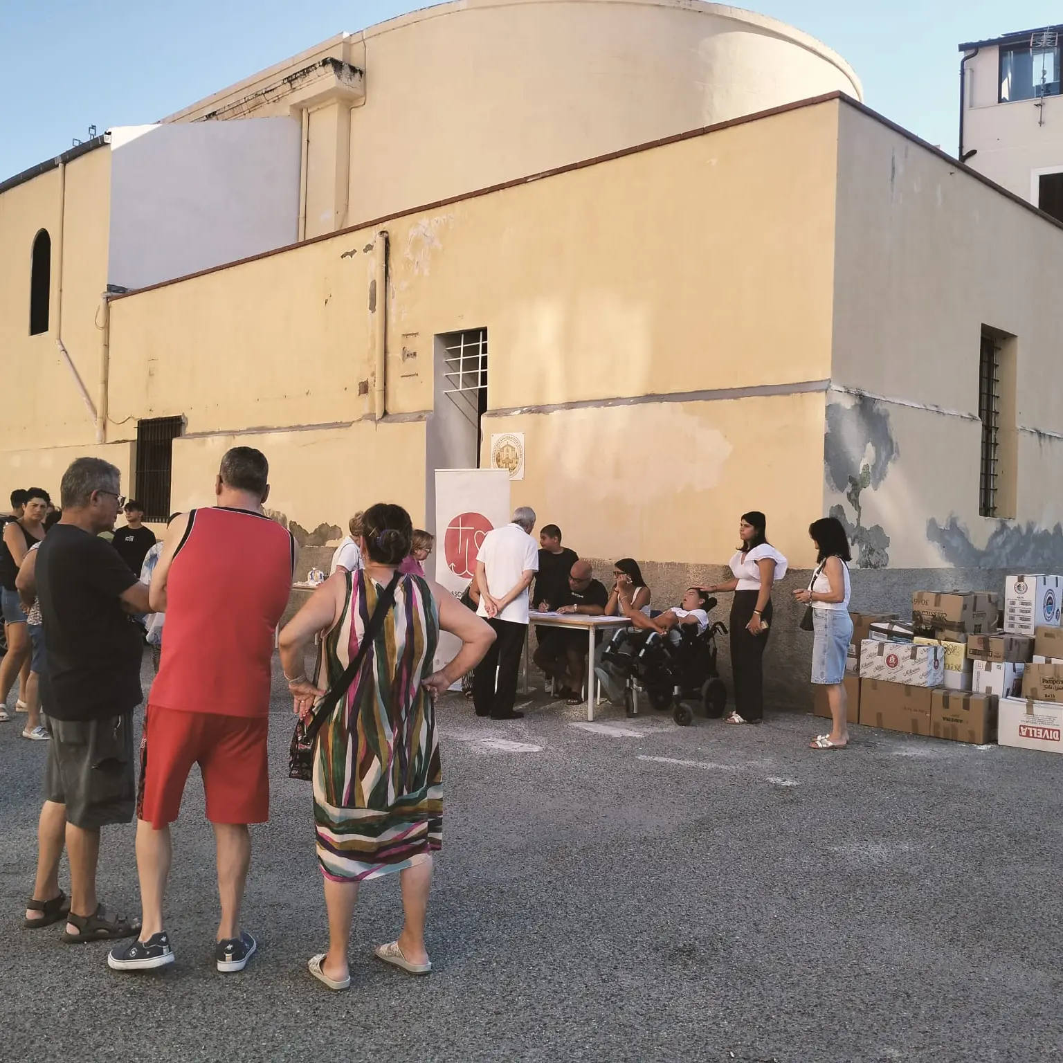 A\u00A0Reggio la solidarietà arriva a tavola: generi alimentari per 73 famiglie grazie alla rete di associazioni e volontari\n