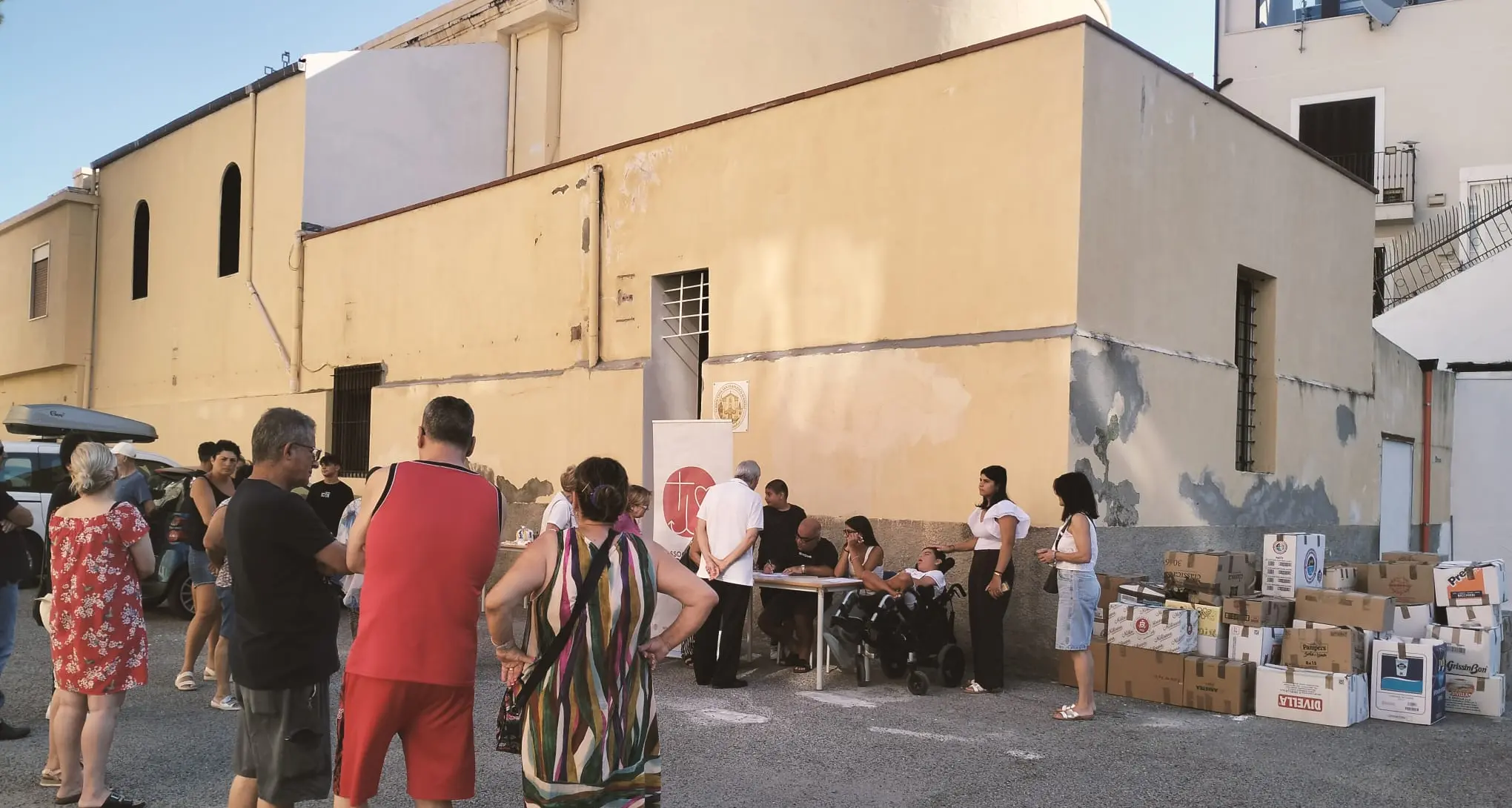 A\u00A0Reggio la solidarietà arriva a tavola: generi alimentari per 73 famiglie grazie alla rete di associazioni e volontari\n