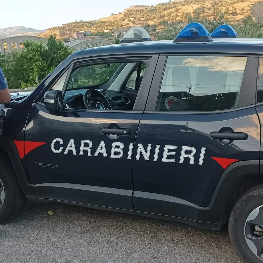 Gioia Tauro, sequestrato stabilimento balneare sul lungomare: due gestori denunciati, contestata l’occupazione abusiva del demanio\n