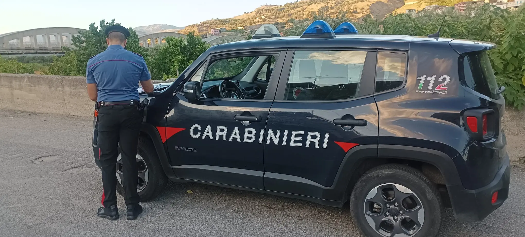 Gioia Tauro, sequestrato stabilimento balneare sul lungomare: due gestori denunciati, contestata l’occupazione abusiva del demanio\n