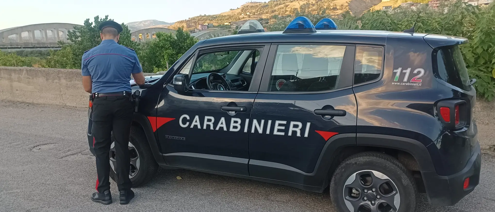 Gioia Tauro, sequestrato stabilimento balneare sul lungomare: due gestori denunciati, contestata l’occupazione abusiva del demanio\n