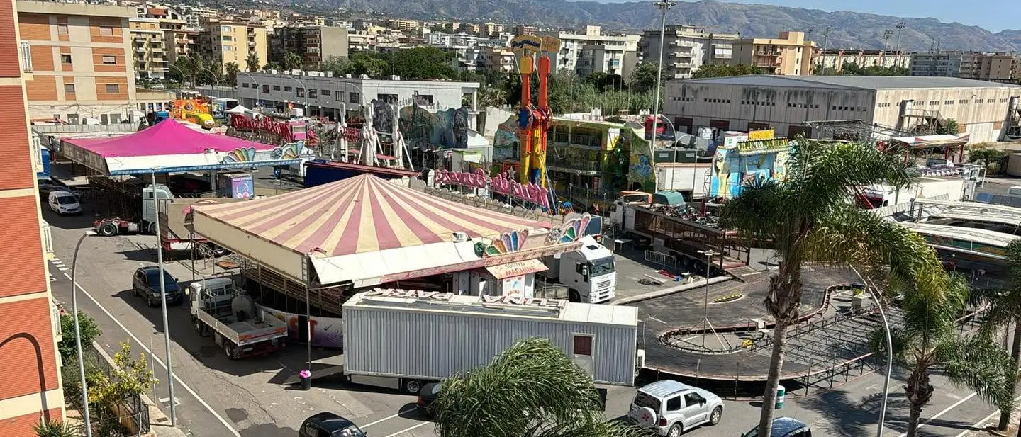 Giostre a Botteghelle per le Feste Mariane, i residenti chiedono lo stop a Cannizzaro: nel 2024 a contestare la scelta era l’opposizione di centrodestra\n