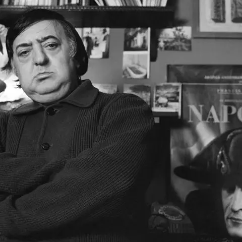 Vito Riviello e il Sud che si prende in giro: «Noi non siamo noi», tra ironia, identità e sconforto\n