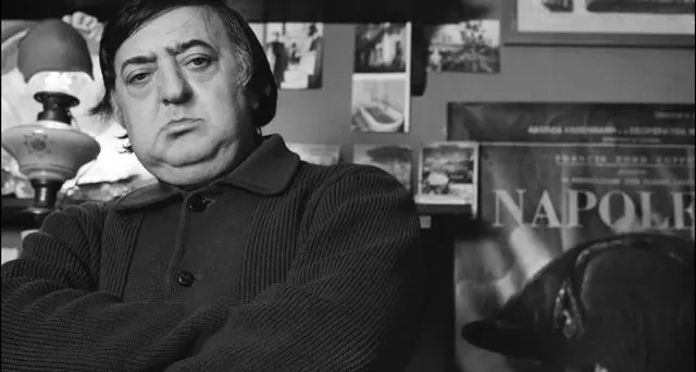 Vito Riviello e il Sud che si prende in giro: «Noi non siamo noi», tra ironia, identità e sconforto\n