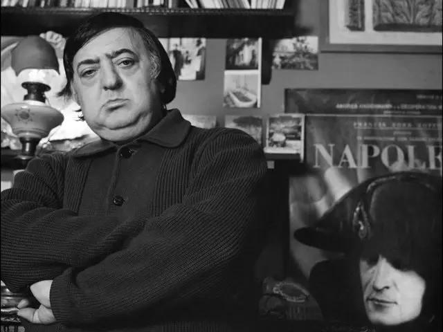 Vito Riviello e il Sud che si prende in giro: «Noi non siamo noi», tra ironia, identità e sconforto\n