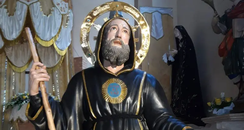Filogaso in festa per San Francesco di Paola tra fede, tradizioni\u00A0e\u00A0il concerto di Cosimo Papandrea\n