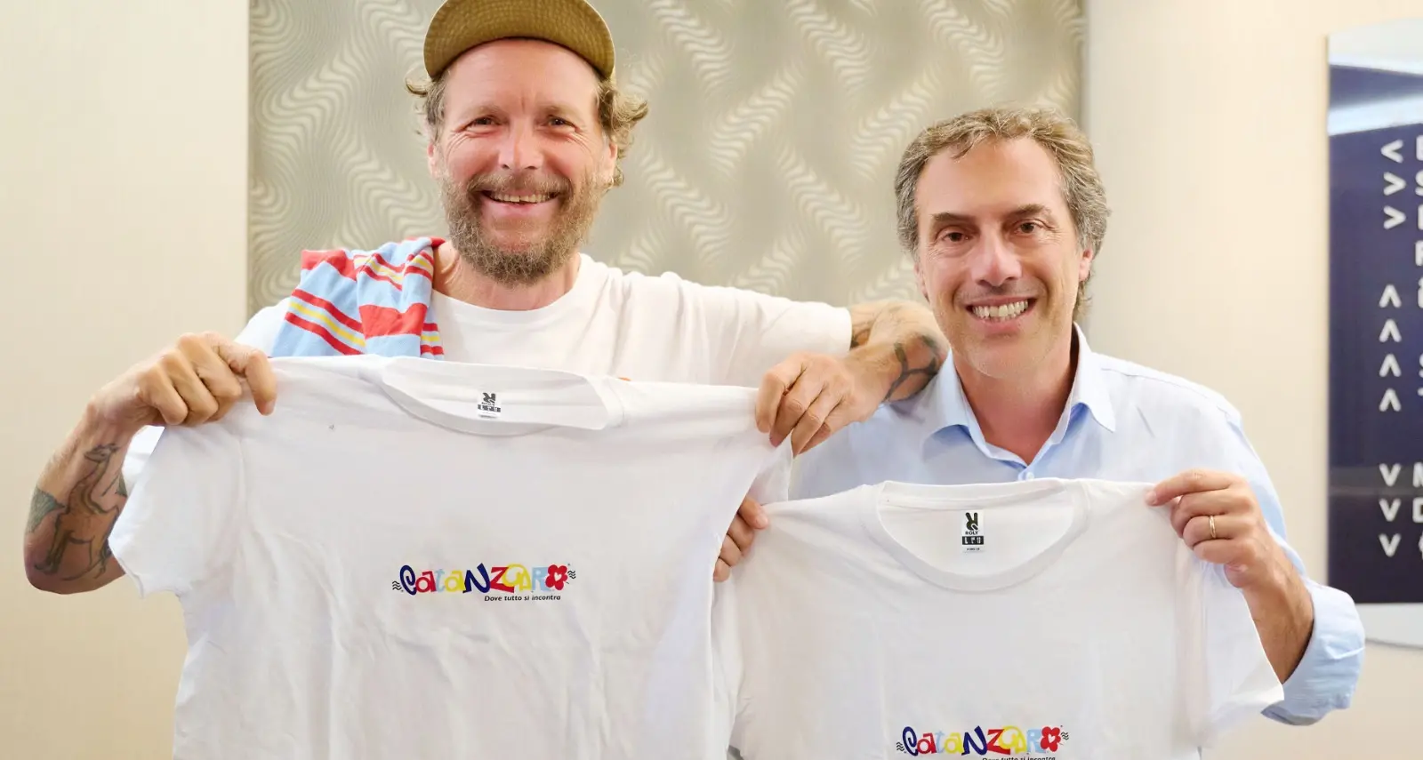 Il Jova Summer Party accende Catanzaro: l'incontro tra il sindaco Fiorita e Jovanotti nel segno del nuovo brand cittadino\n