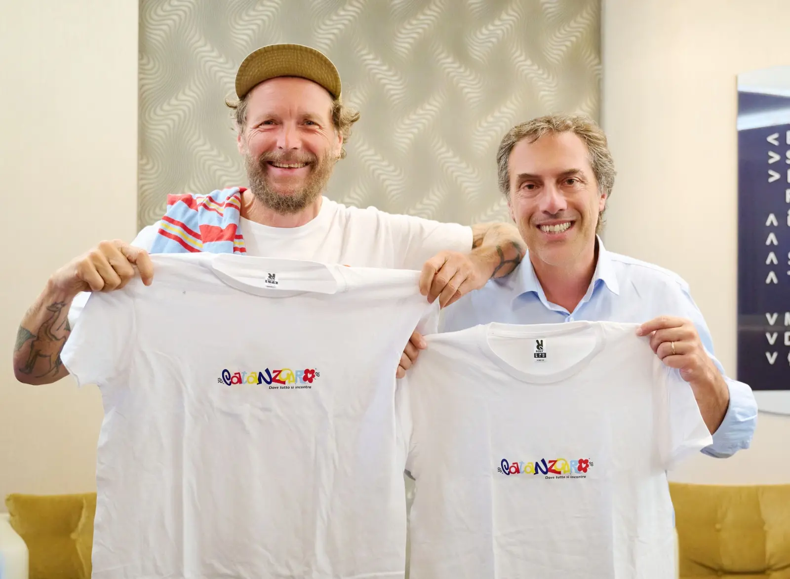Il Jova Summer Party accende Catanzaro: l'incontro tra il sindaco Fiorita e Jovanotti nel segno del nuovo brand cittadino\n