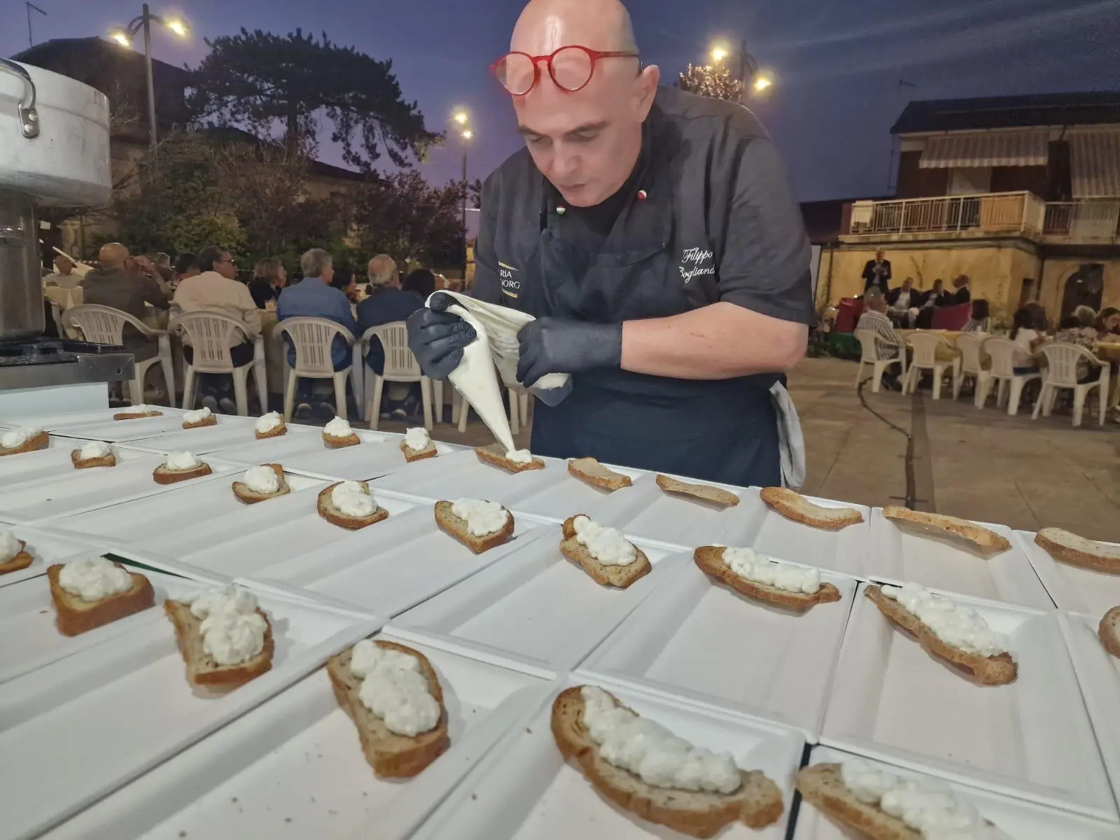 Chef Filippo Cogliandro racconta Terranova Sappo Minulio attraverso la sua Prugna: la storia di un territorio in tre piatti\n