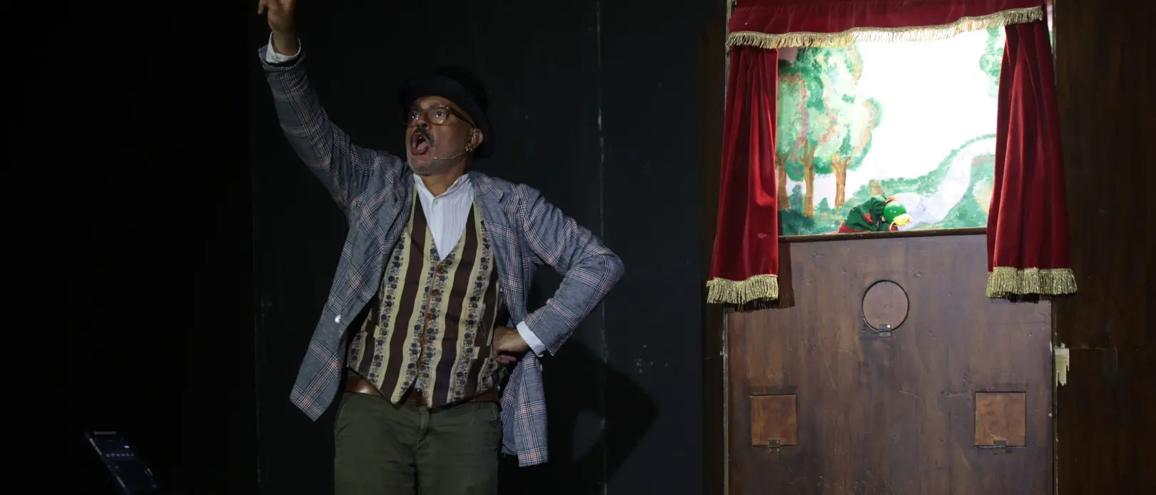 “Il Principe Ranocchio”\u00A0conquista Pellaro: burattini e narrazione trasformano l’Arena in un teatro per tutte le età\n