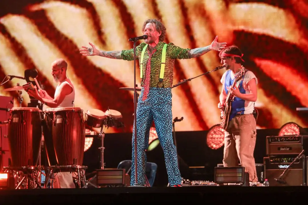 Jovanotti a Catanzaro: tra tanto entusiasmo on the road e qualche critica oggi la parola passa allo show\n