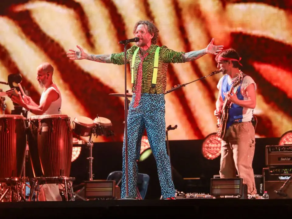 Jovanotti a Catanzaro: tra tanto entusiasmo on the road e qualche critica oggi la parola passa allo show