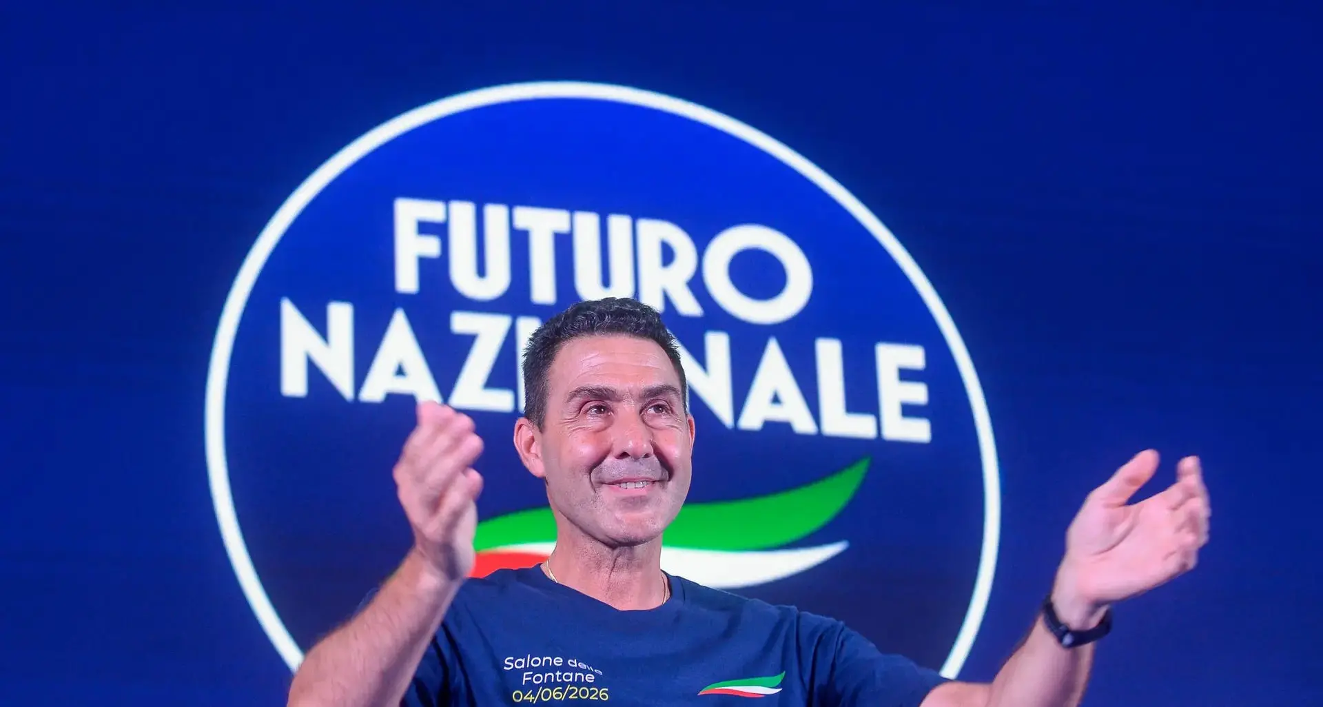 <p>Vannacci, il traghetto verso Montecitorio si riempie: ecco <span style=\"color:hsl(0, 75%, 60%);\">chi prepara le valigie in Calabria</span></p>
