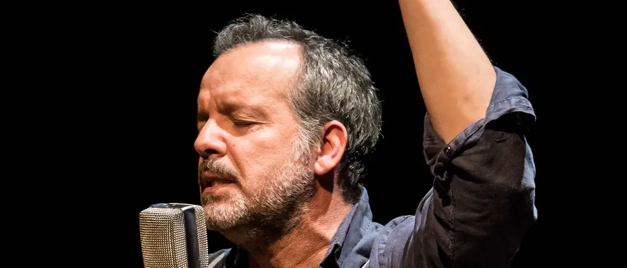 Nel blu, a Ricadi lo spettacolo di Mario Perrotta omaggia il genio di Domenico Modugno\n