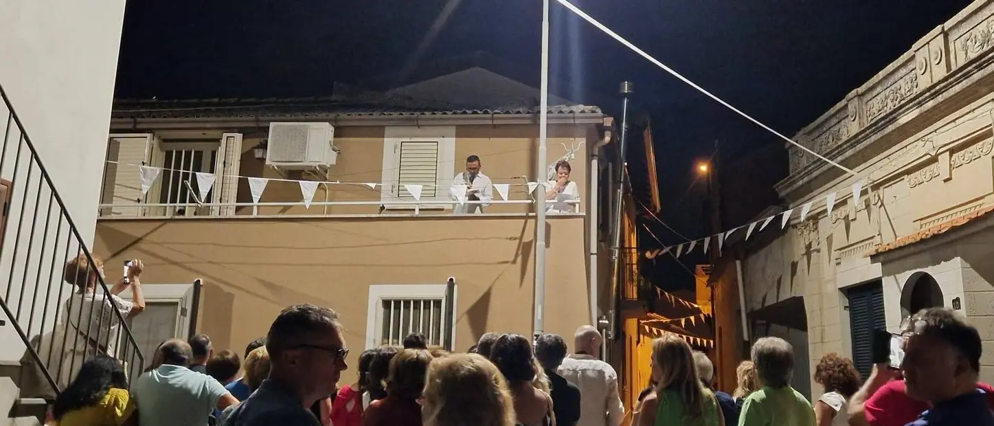Mileto, a Comparni la poesia torna protagonista tra vicoli, musica e tradizioni: successo per la terza edizione\n