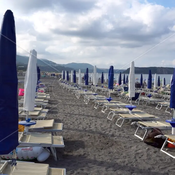 Vent’anni di Bolkestein e seicento chilometri di sabbia: dieci mesi per decidere il futuro\n