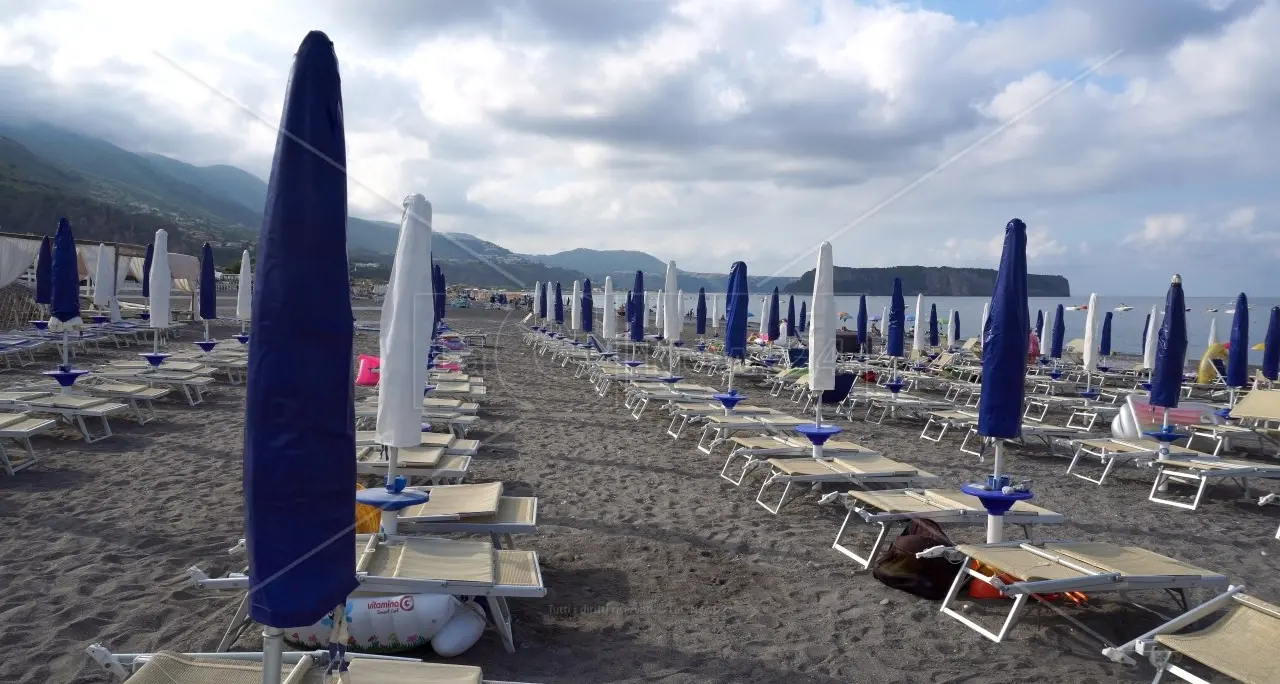 Vent’anni di Bolkestein e seicento chilometri di sabbia: dieci mesi per decidere il futuro\n