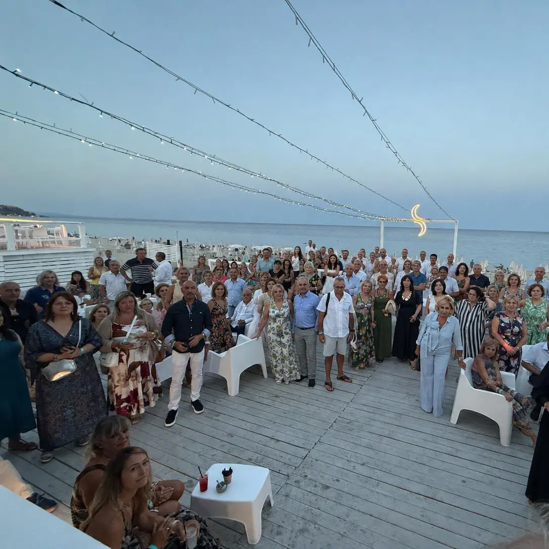 A Montepaone Lido aperitivo di beneficenza promosso dai\u00A0Lions, per acquistare un defibrillatore. Iannello: «La solidarietà diviene azione concreta»\n