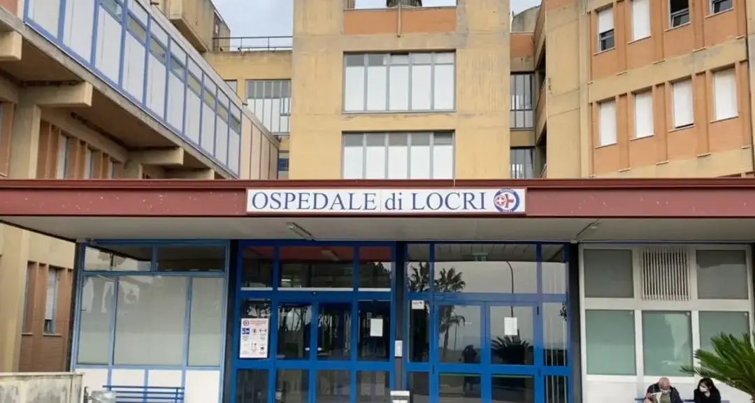 Caos al Pronto Soccorso di Locri: pazienti in attesa da ore: intervengono i Carabinieri\n