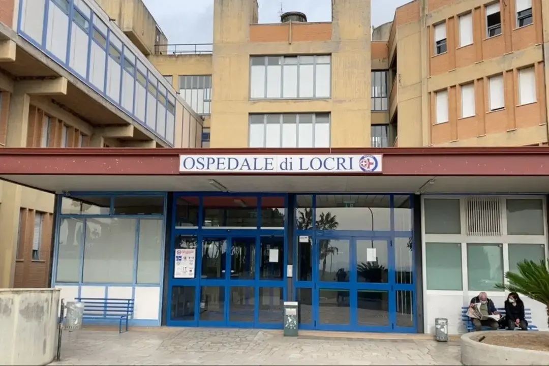 Caos al Pronto Soccorso di Locri: pazienti in attesa da ore: intervengono i Carabinieri\n