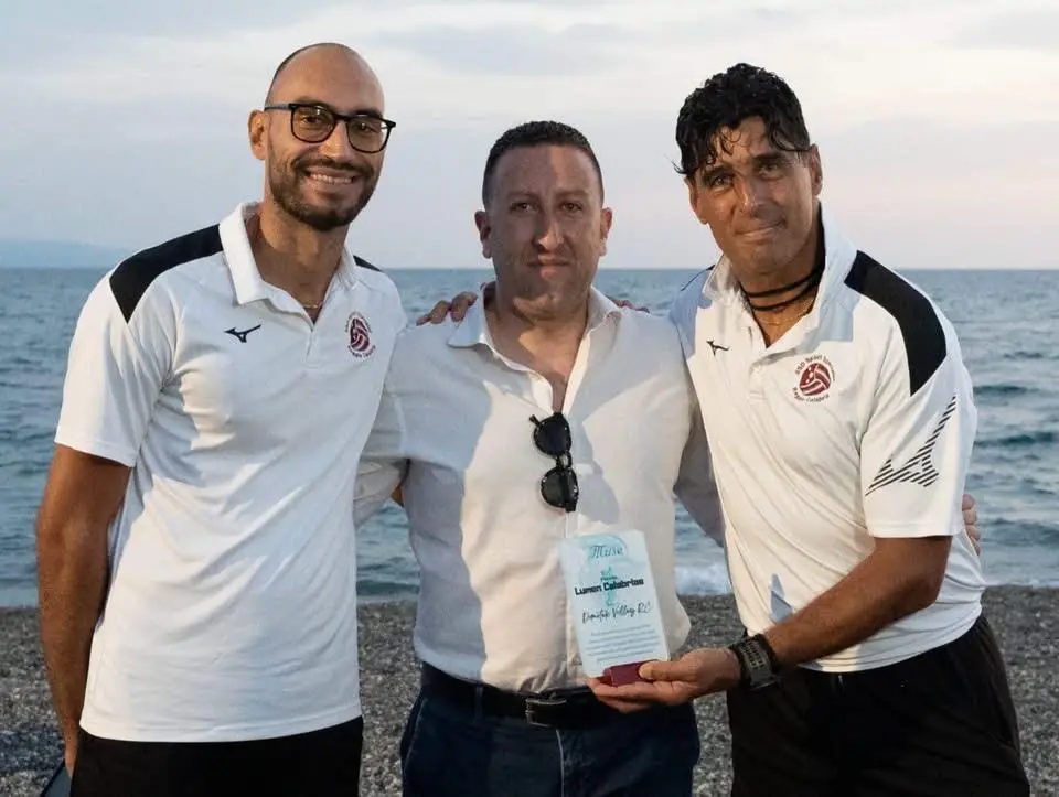 Domotek Volley premiata al “Lumen Calabriae”: una serata di emozioni e cultura sportiva\n