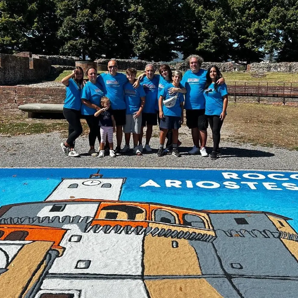 Taurianova, l’Infiorata nel Guinness World Record di Lucca\n