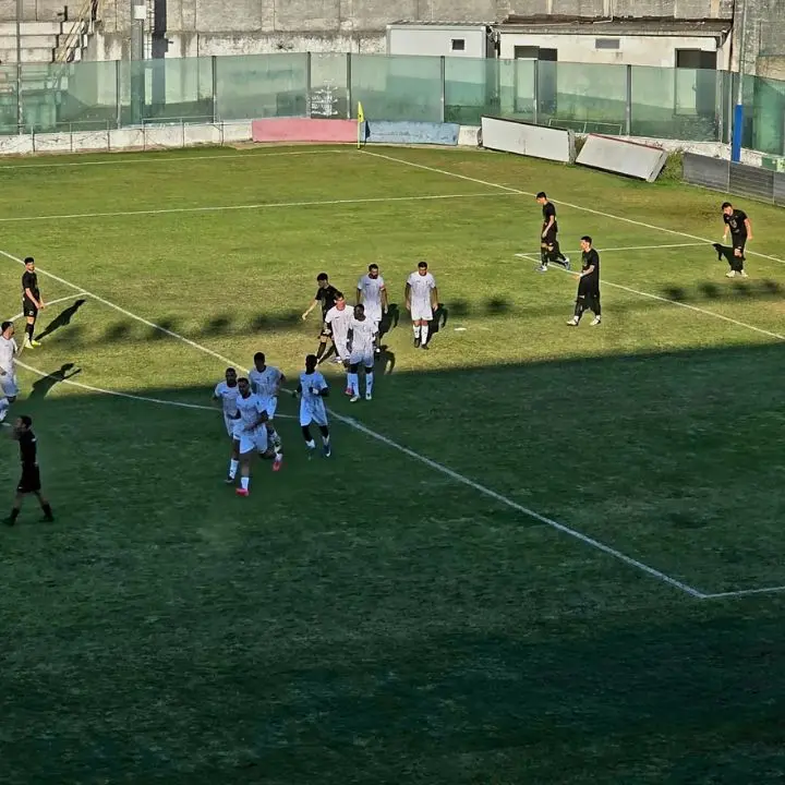 Vibonese, esordio amaro in Coppa Italia: l’Avola passa ai rigori dopo un 2-2 da brividi\n