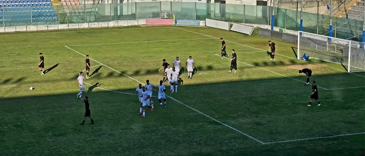 Vibonese, esordio amaro in Coppa Italia: l’Avola passa ai rigori dopo un 2-2 da brividi\n