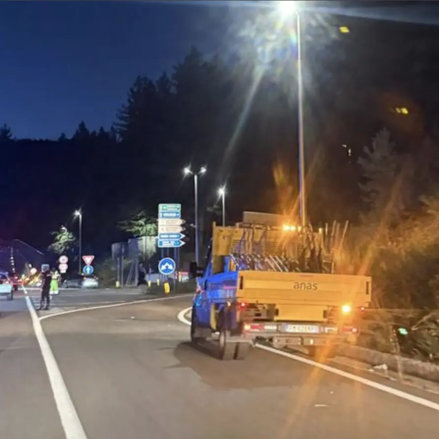 <p>Violento impatto sulla statale 107, due veicoli si scontrano all’altezza di Fago del Soldato</p>