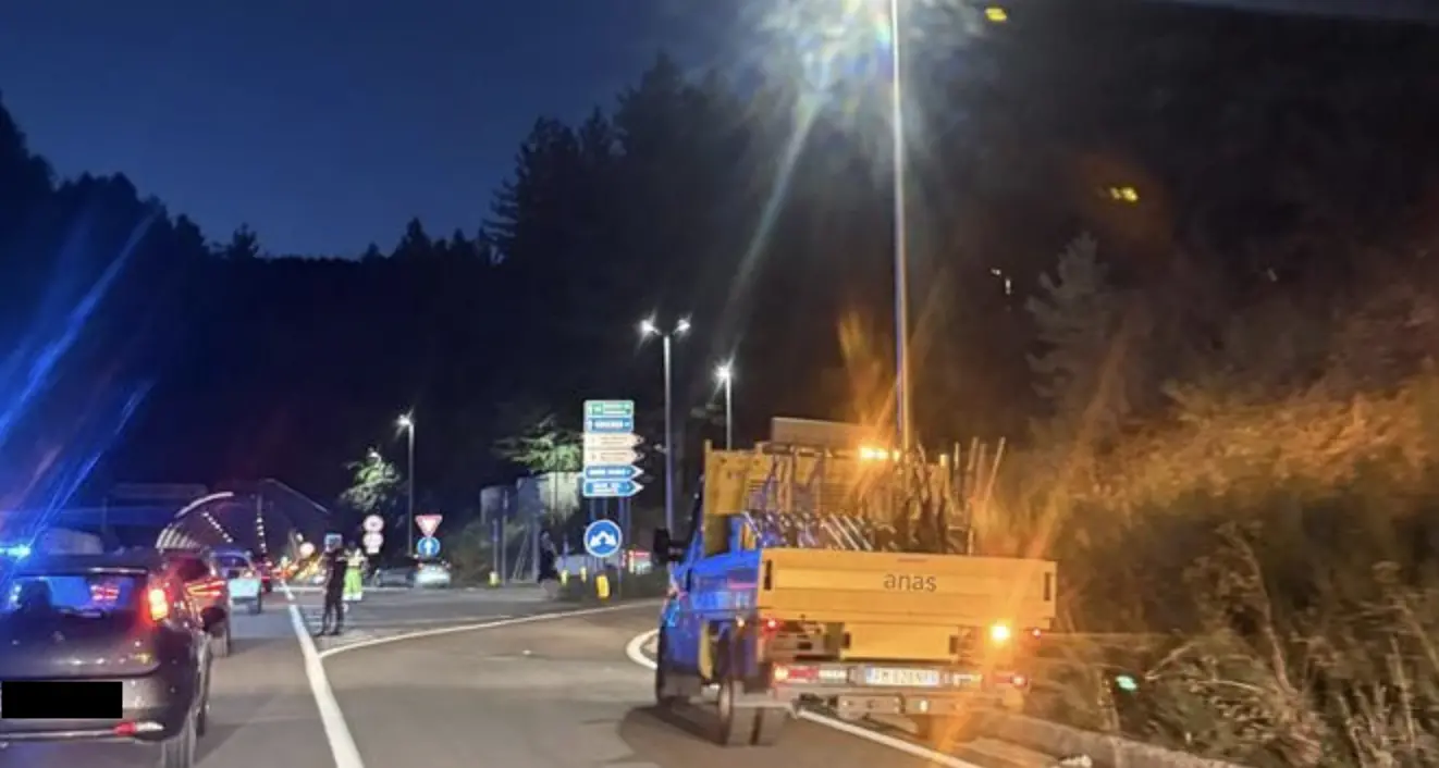Violento incidente sulla Ss 107, due veicoli si scontrano all’altezza di Fago del Soldato\n\n\n