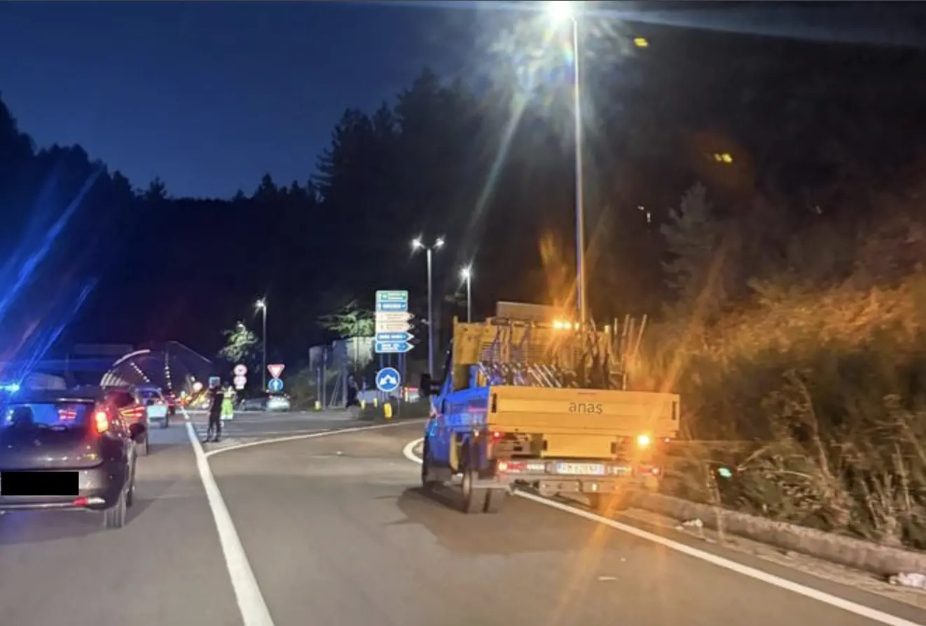 Violento incidente sulla Ss 107, due veicoli si scontrano all’altezza di Fago del Soldato\n\n\n