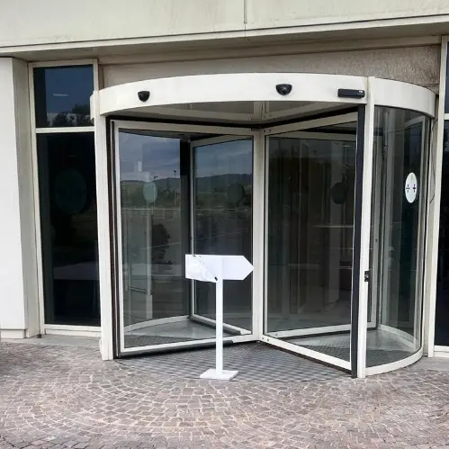 Cittadella regionale, la Csa-Cisal denuncia criticità all’ingresso principale: «Sicurezza e decoro da ripristinare subito»\n