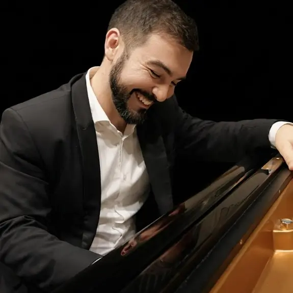 Costa degli dei International music festival: a Nicotera il pianista Giuseppe D’Aloi con il recital Paesaggi dell’anima\n