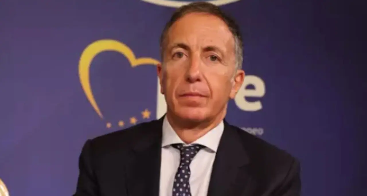 <p>Suppletive a Reggio Calabria, ufficializzata la candidatura di <span style=\"color:hsl(0, 75%, 60%);\">Fabio Roscioli</span></p>