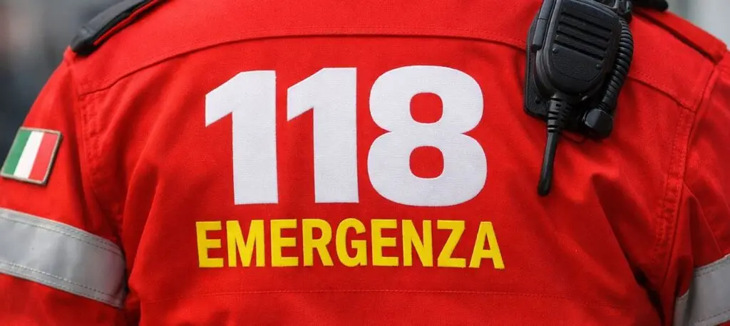 Vent’anni di 118 in Calabria: promesse, tagli e un servizio immobile sulla pelle dei cittadini\n