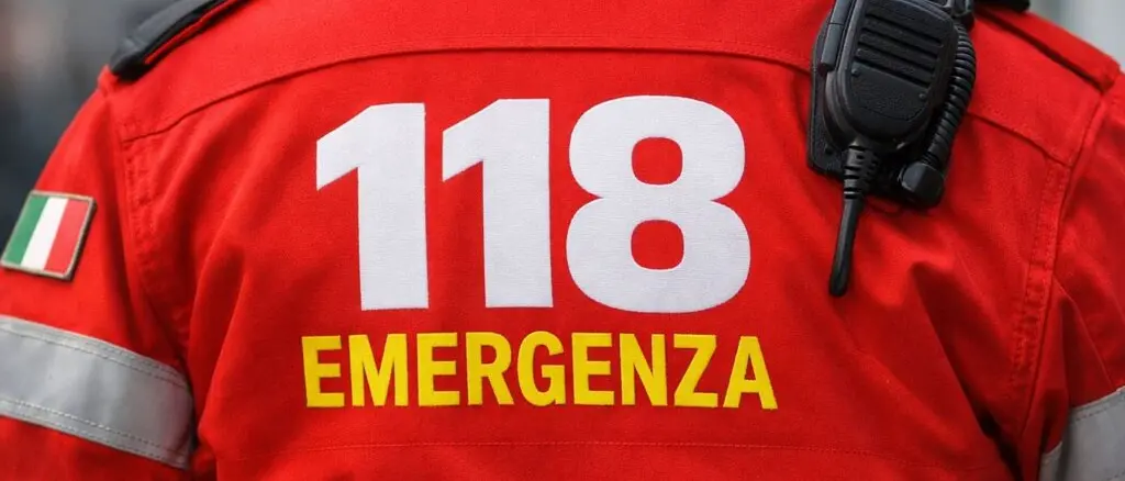 Vent’anni di 118 in Calabria: promesse, tagli e un servizio immobile sulla pelle dei cittadini\n