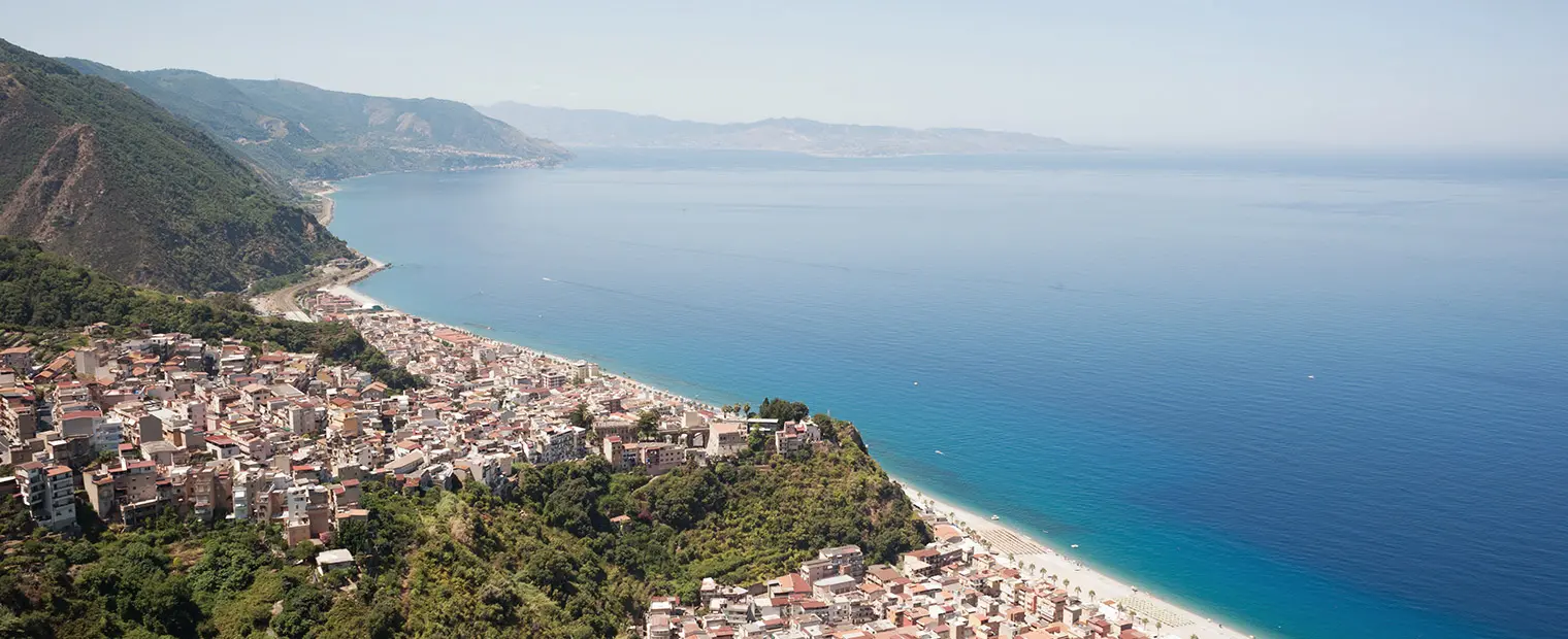 Bagnara, mare sporco e spiaggia interdetta: la rete fognaria cede ancora\n