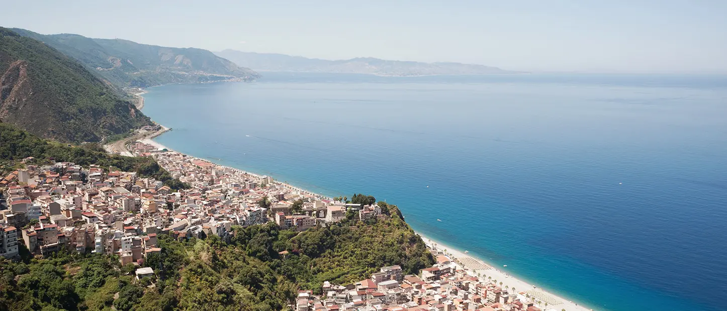 Bagnara, mare sporco e spiaggia interdetta: la rete fognaria cede ancora\n