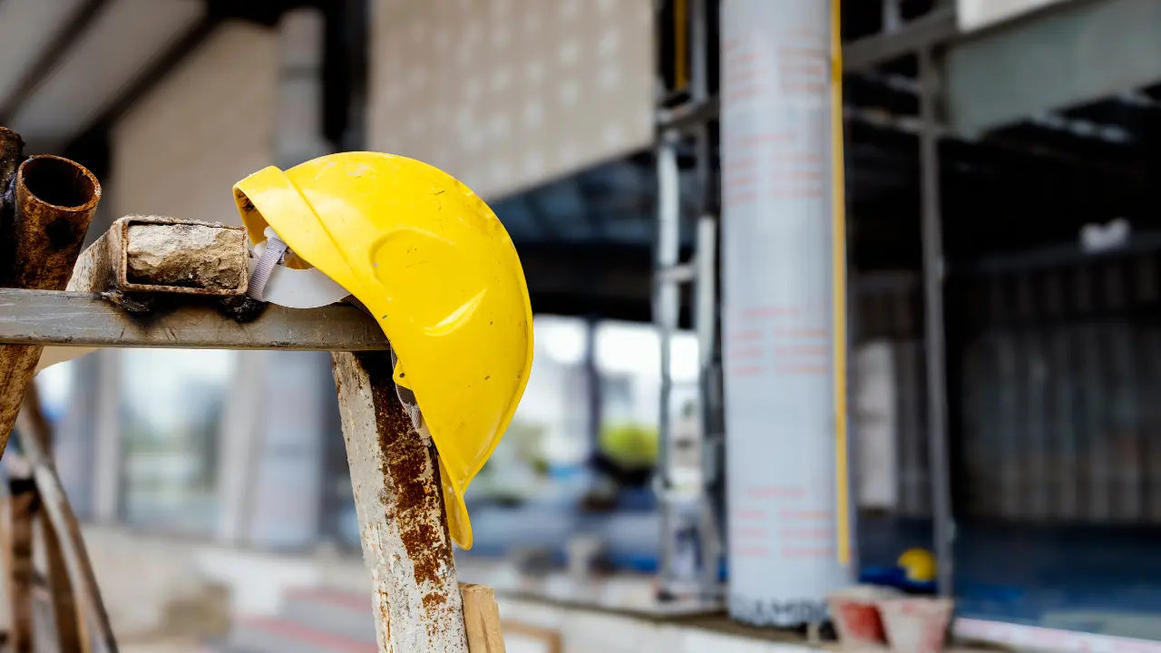 Incidente sul lavoro a Belcastro, operaio cade da un’impalcatura: è grave\n