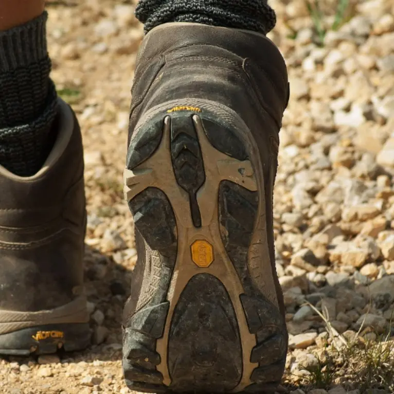 Zagarise, poliziotto fuori servizio soccorre una coppia dispersa nei boschi: ritrovati vicino a un dirupo\n