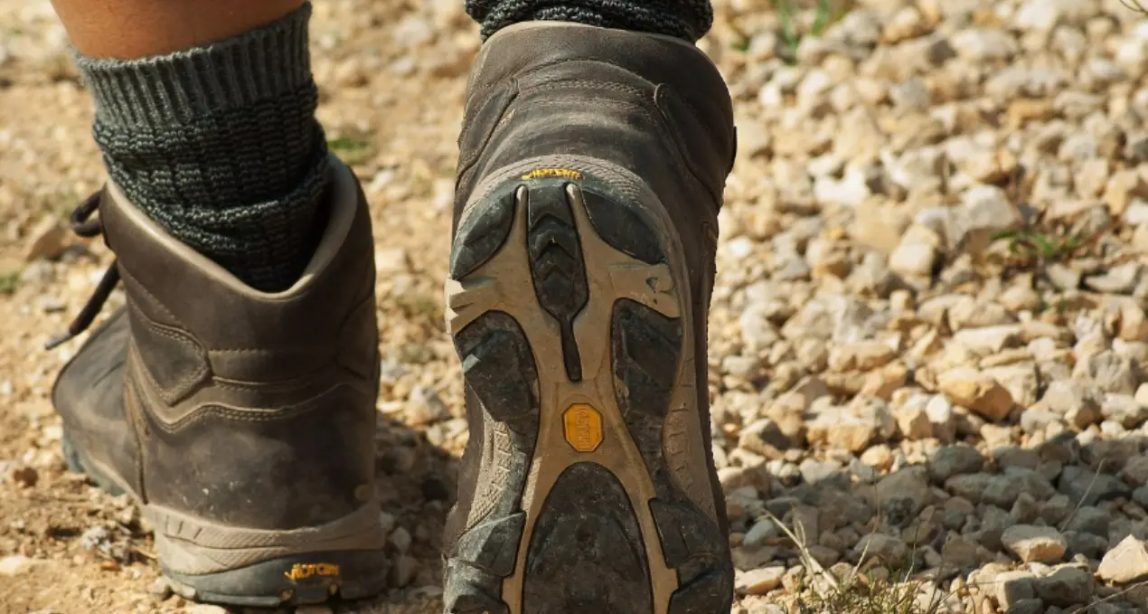 Zagarise, poliziotto fuori servizio soccorre una coppia dispersa nei boschi: ritrovati vicino a un dirupo\n