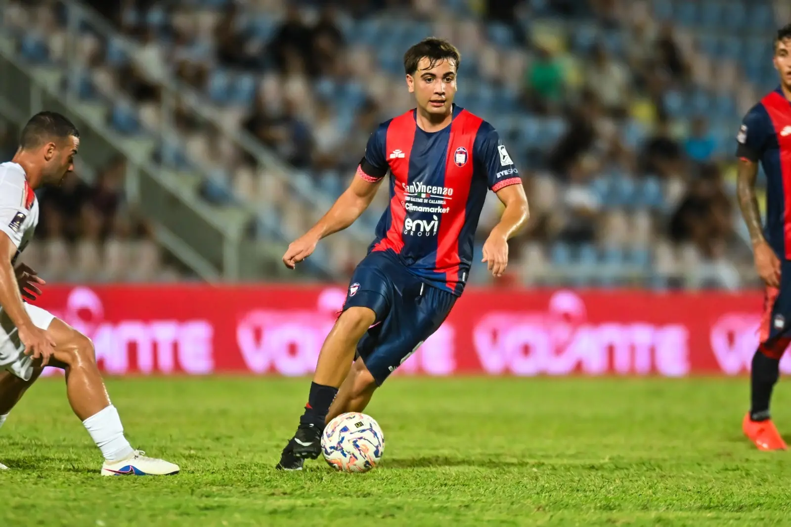 Esordio amaro per il Crotone, il Foggia passa allo Scida: finisce 0-1\n