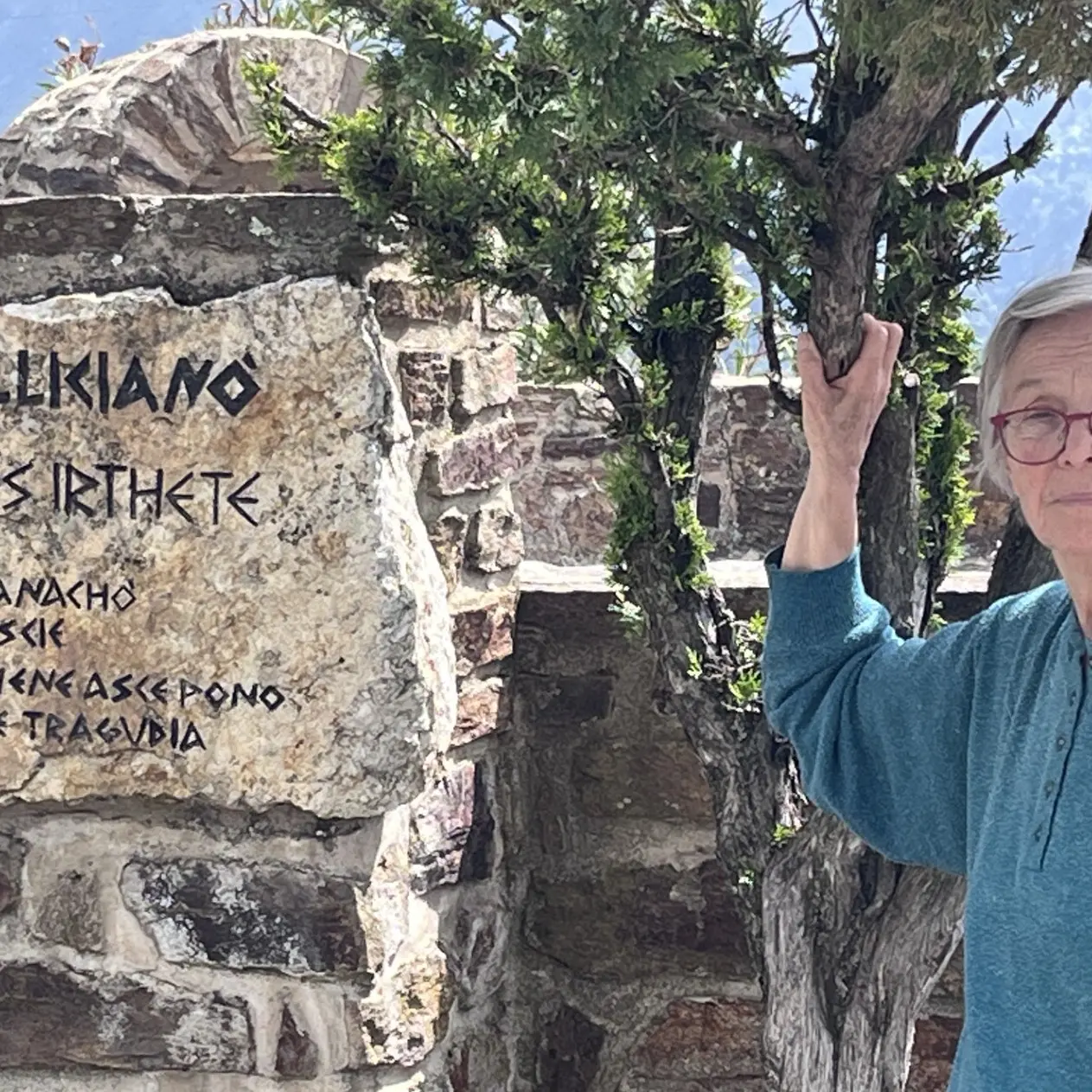 Un viaggio nella storia della Calabria: Ingrid Hölbl firma una guida sui 50 luoghi archeologici e storici più affascinanti della regione\n