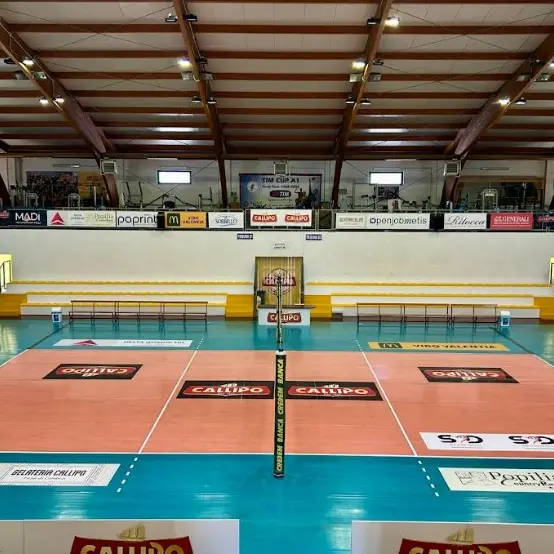 Tonno Callipo, inizia la sfida della nuova Serie A3. Il ds Defina fissa il traguardo: «Puntiamo ai posti che valgono l’A2»\n
