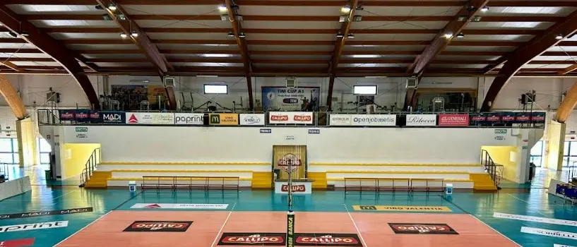 Tonno Callipo, inizia la sfida della nuova Serie A3. Il ds Defina fissa il traguardo: «Puntiamo ai posti che valgono l’A2»\n