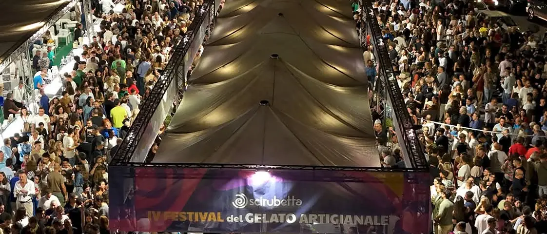 Scirubetta 2026 porta il mondo del gelato a Reggio Calabria: 34 maestri da sette Paesi sul Lungomare per quattro giorni di gusto\n