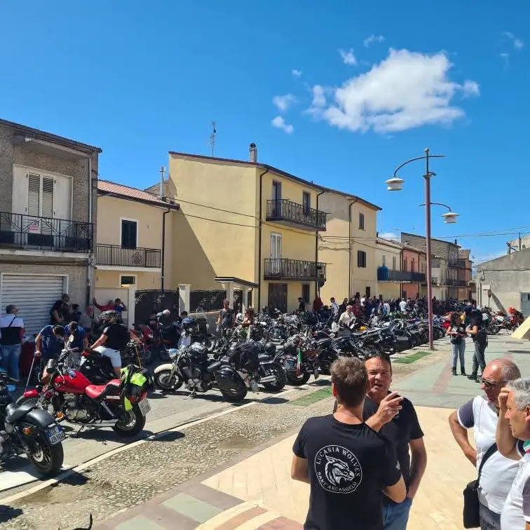 Il Motoraduno di San Lorenzo del Vallo fa tappa a Cassano: i bikers alla scoperta del centro storico\n